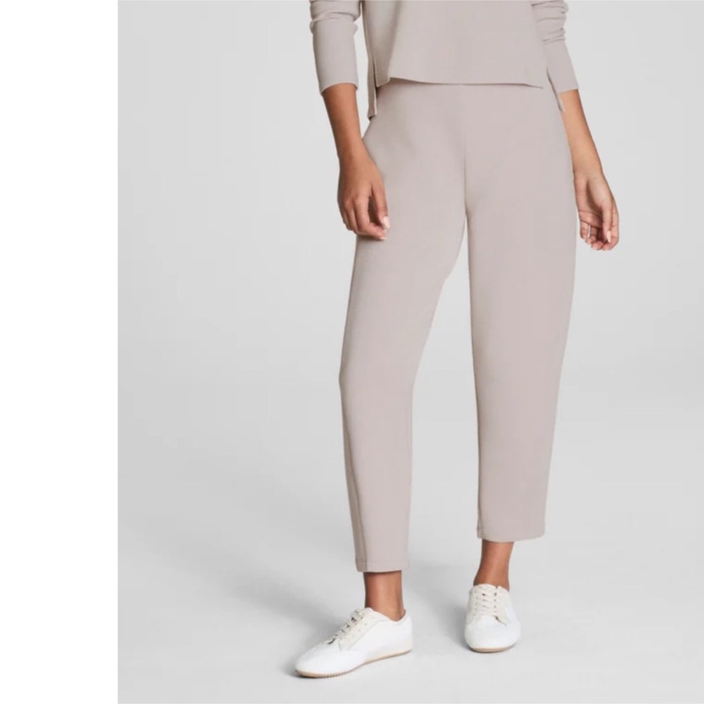 NWT SPANX Air Essentials Barrel Leg - French Grey
